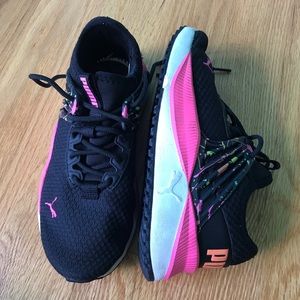 Girls size 4 Puma Black w/ Splatter Tennis Shoes